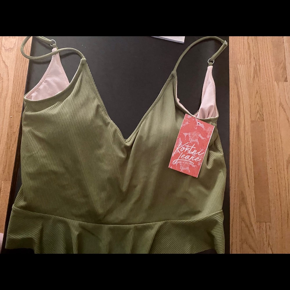 NWT Kortni Jeane top